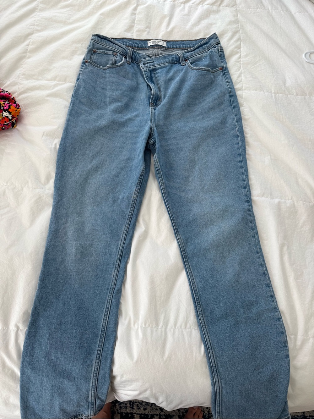 Abercrombie & Fitch Women's Straight-Leg Jeans in Medium Blue